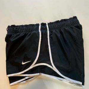 XL NWOT NIKE LADIES SHORTS